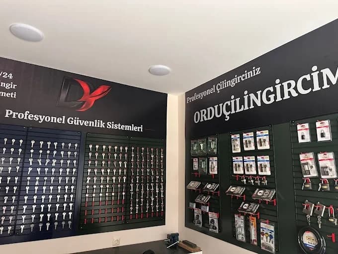 Ordu Çilingir dükkan içi, tabela ve anahtar panoları